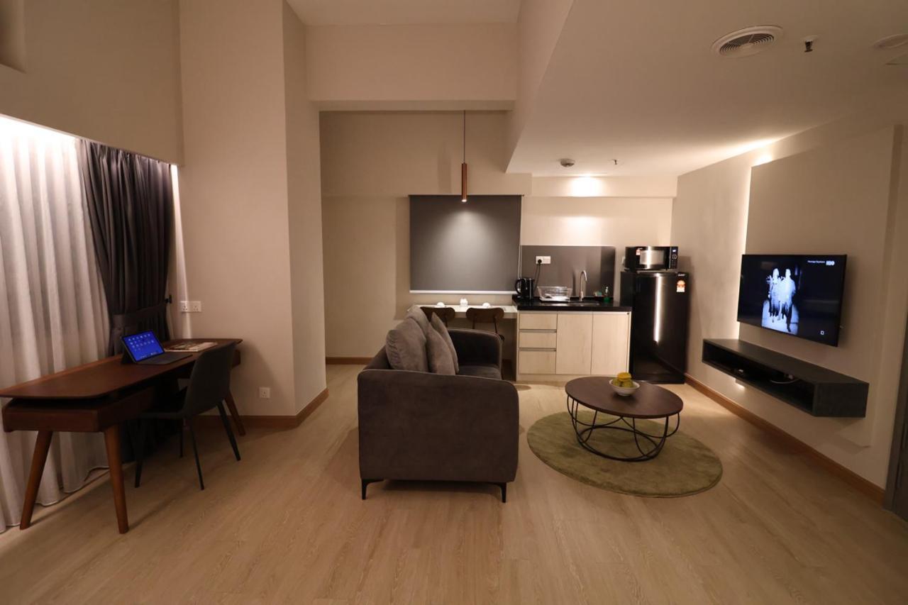 Hotel Crown Regency Serviced 3*